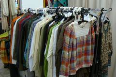 Cercetati pentru vanzare de haine contrafacute