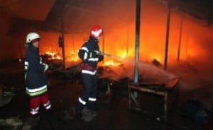 Pompierii au stins incendiul izbucnit la o locuinta din Peris