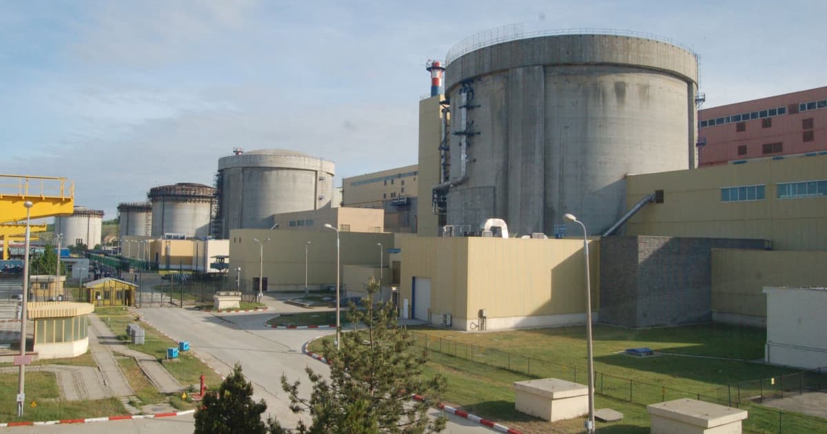 Reactoarele centralei nucleare de la Cernavodă, fotografiate din exterior — Articol nou (draft)
