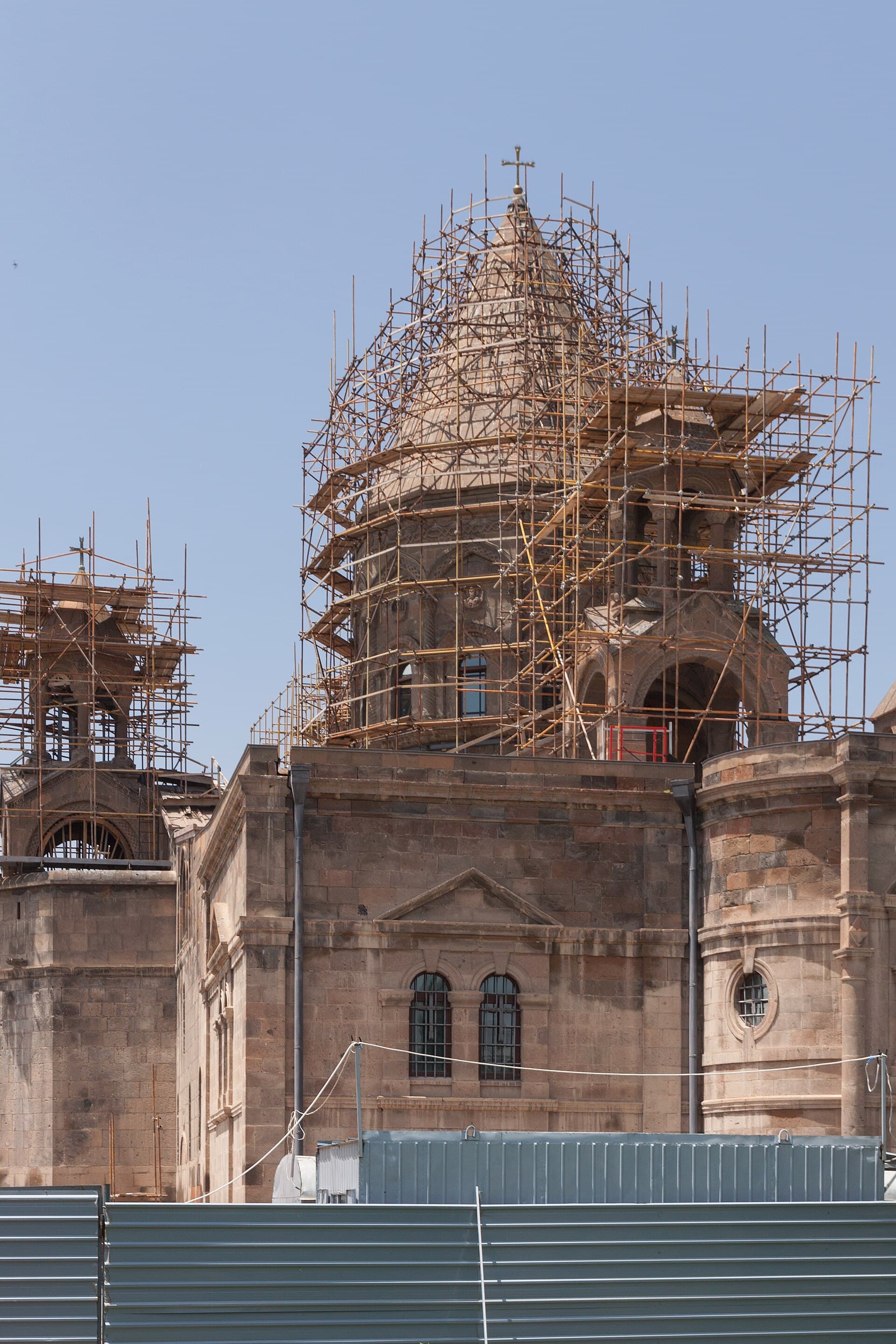 Catedrala din Etchmiadzin, sediul Bisericii Apostolice Armene, aflată în renovare