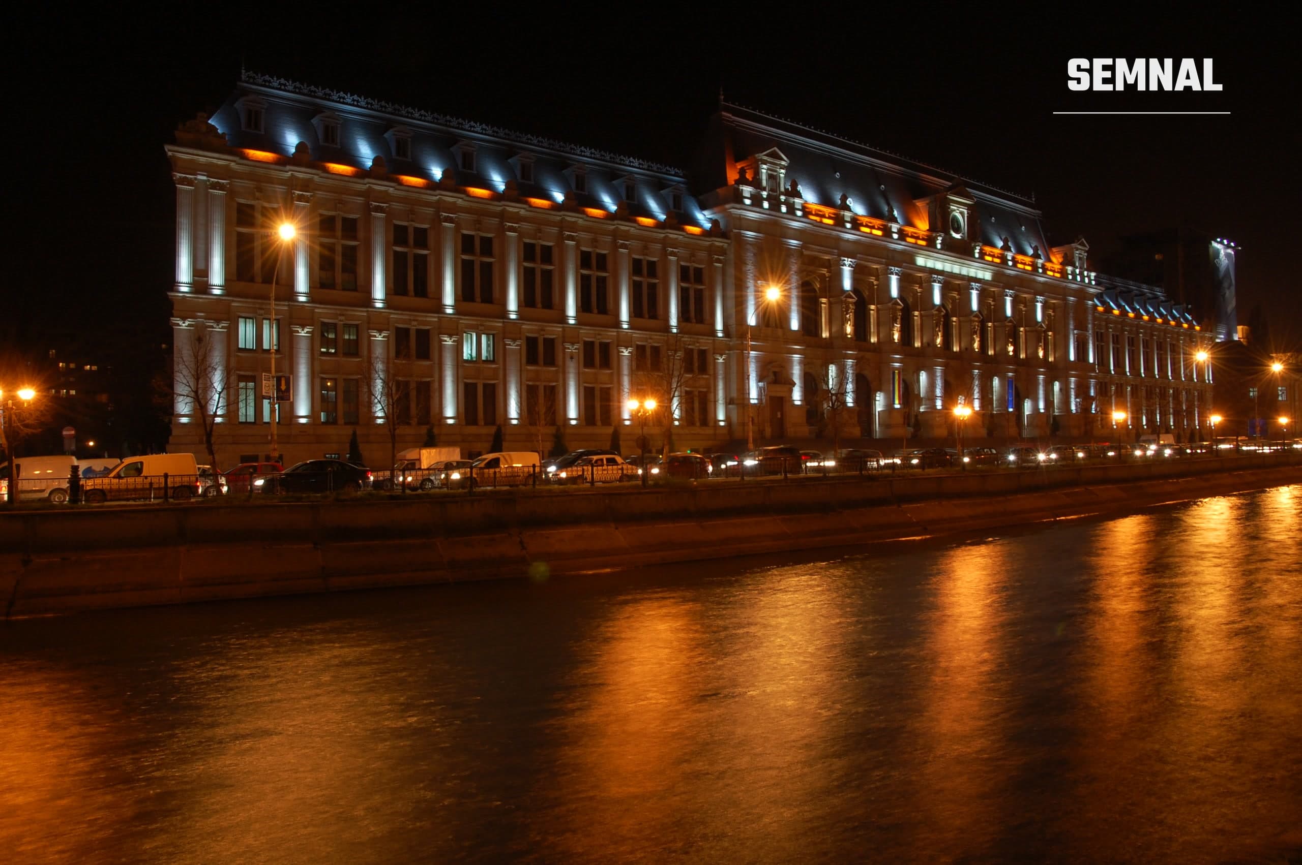 Palatul de Justiție din București, văzut de pe malul râului Dâmbovița