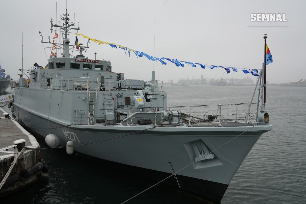 Vânătorul de mine M 271 „Căpitan Constantin Dumitrescu”, ancorat în Portul Militar Constanța
