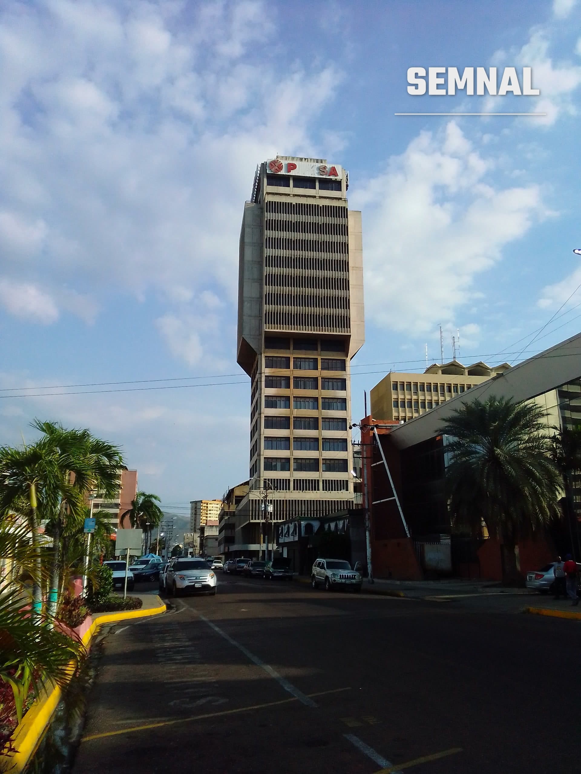 Turn industrial la o instalație petrolieră din Puerto La Cruz, Venezuela, simbol al sectorului petrolier venezuelean aflat acum sub control american sporit.