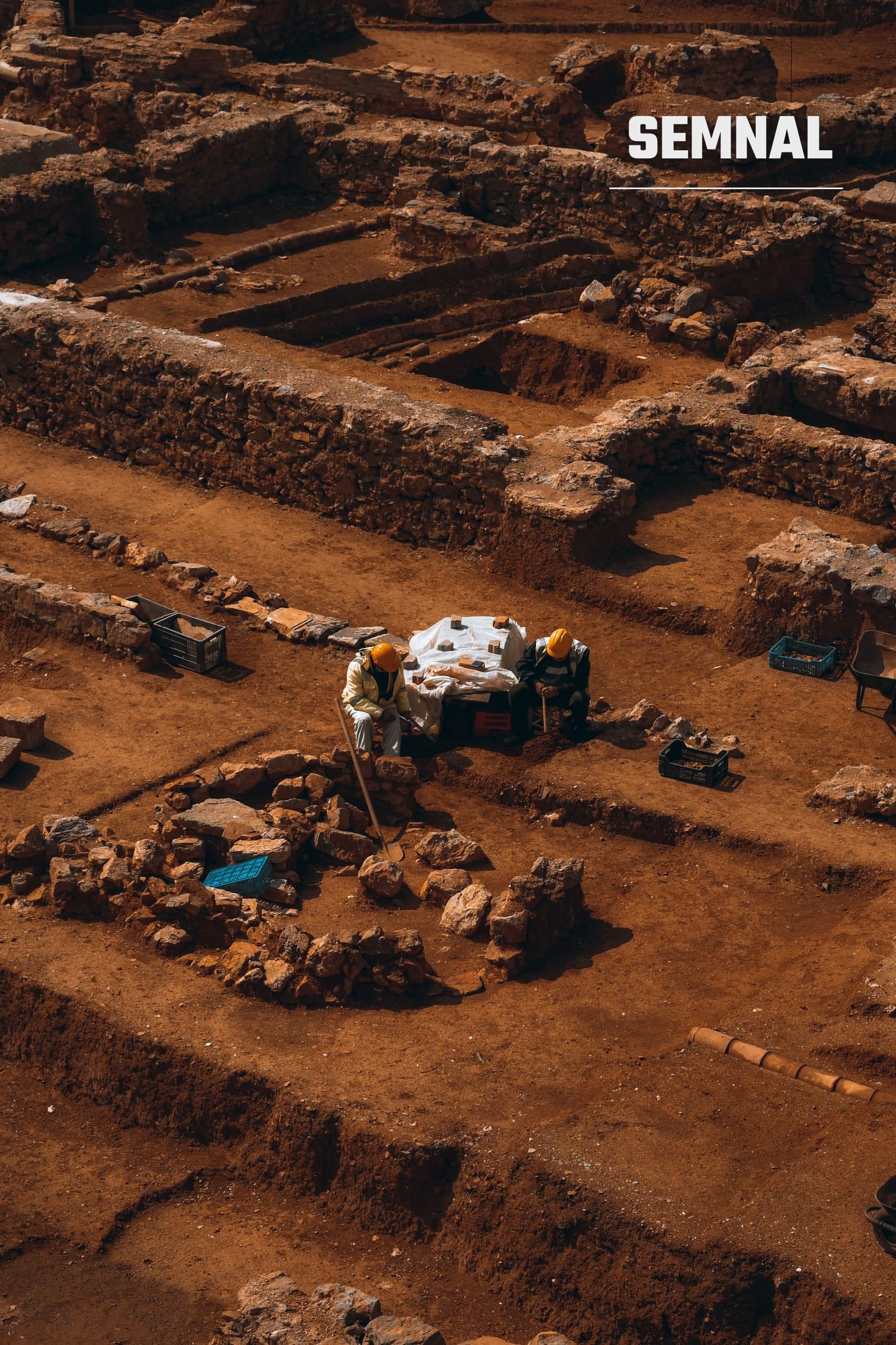 Sit arheologic cu muncitori la săpături - imagine ilustrativă (Pexels / Ensar)