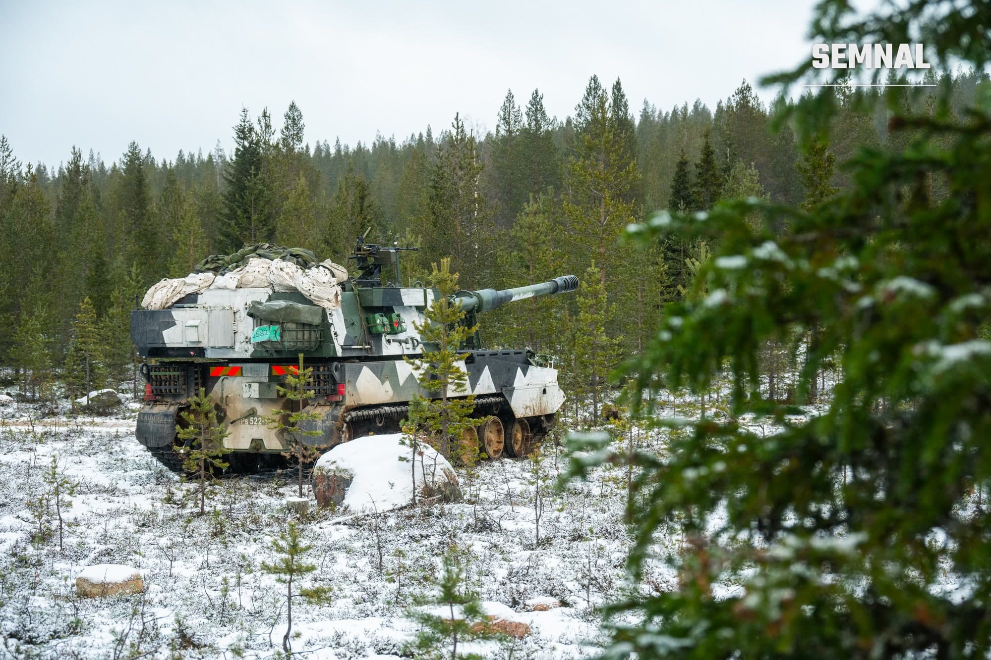 Obuzier autopropulsat K9, care folosește muniție de calibru 155 mm NATO, în timpul exercițiului NATO Dynamic Front, în Finlanda.