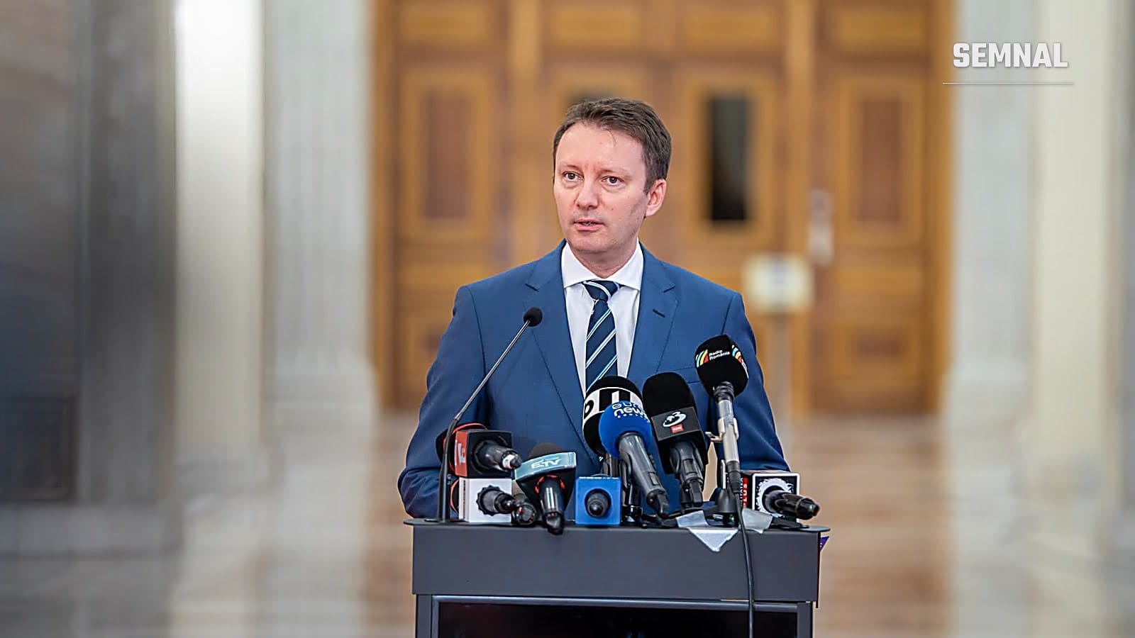 Siegfried Mureșan, la o declarație de presă, în fața microfoanelor (Foto: Siegfried Mureșan)