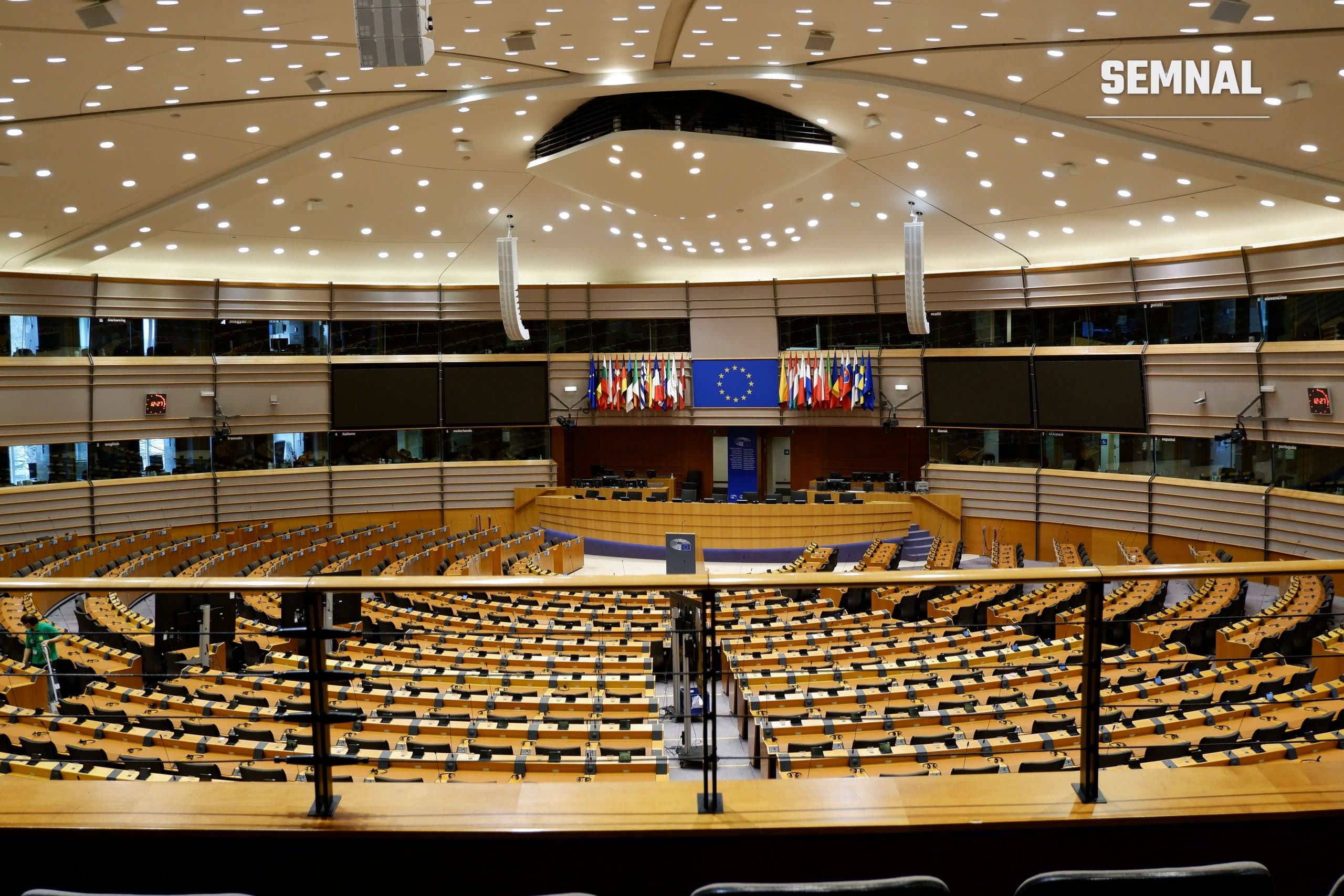 Hemiciclul Parlamentului European, gol, înainte de o sesiune plenară