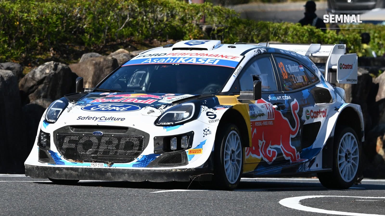 Ford Puma Rally1 al echipei M-Sport, cu numărul 13, pilotat de Grégoire Munster și Louis Louka, în timpul Raliului Japoniei 2024