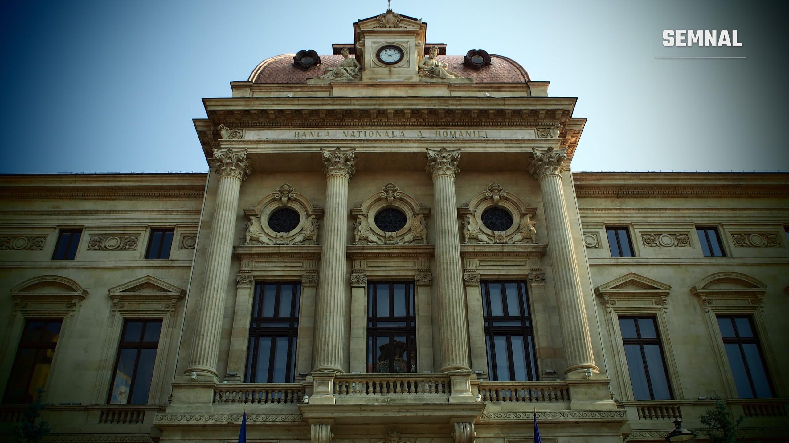 Fațada Palatului Băncii Naționale a României din centrul istoric al Bucureștiului, cu coloane și inscripția băncii, imagine de arhivă (Foto: Ștefan Jurcă / Wikimedia Commons, CC BY 2.0)