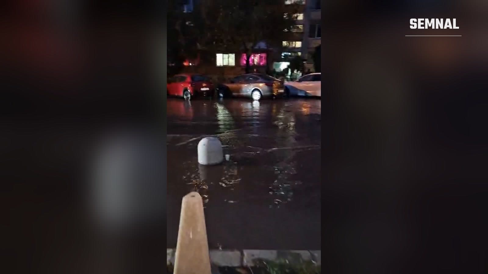 Stradă inundată în Berceni, vizavi de Spitalul Marie Curie, după avaria la rețeaua de apă. Captură video: imagini primite de Semnal