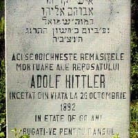 „Aici se odichnește remășițele mortuare ale reposatului Adolf Hittler…”