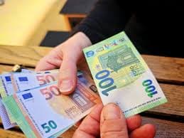 „Sunteți de acord cu confiscarea conturilor în valută și împărțirea lor populației din România?”
