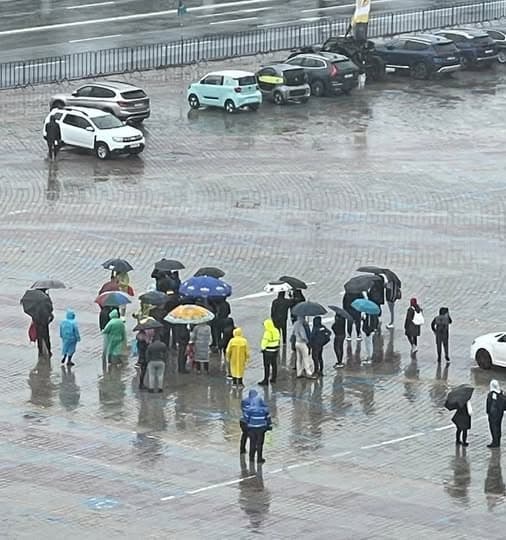 Protest „masiv” în Piața Constituției :-)