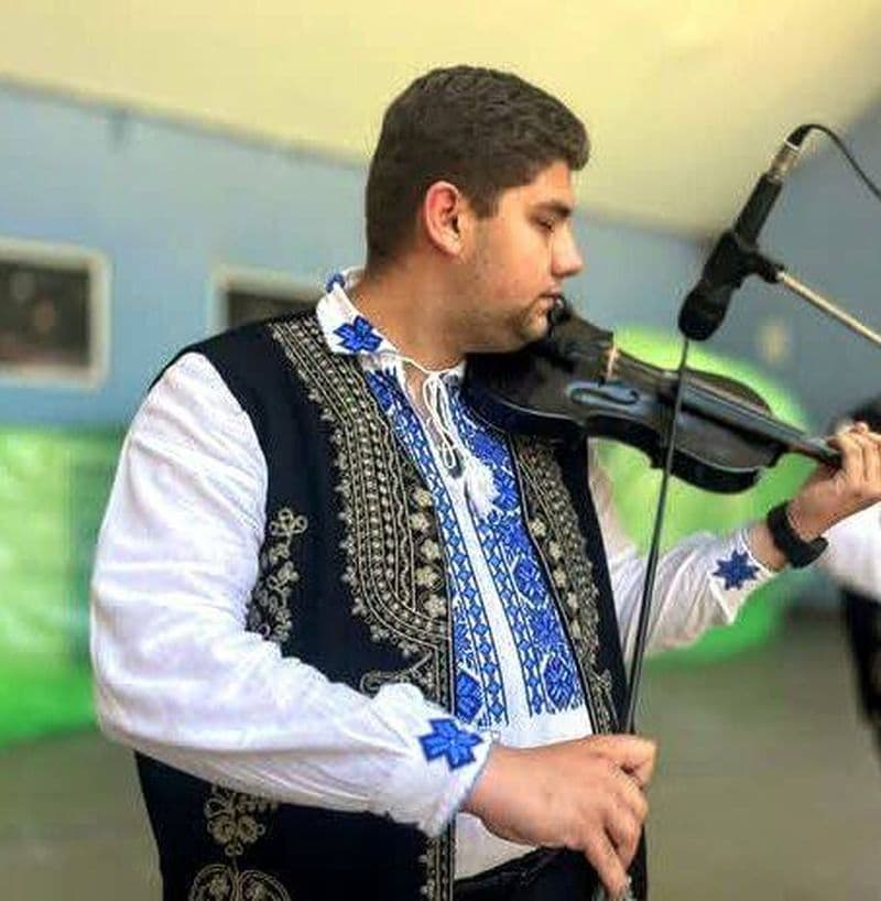 Tragedie la Aninoasa: Lovit de trăsnet, în timp ce cânta la vioară, în casă…
