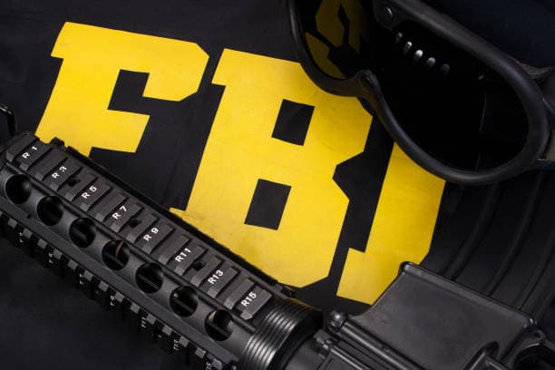 Un agent FBI, arestat pentru furt de criptomonede