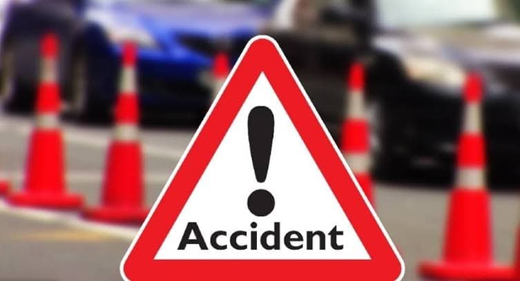 Accident pe Șoseaua Colentina: mașina, pe linia de tramvai