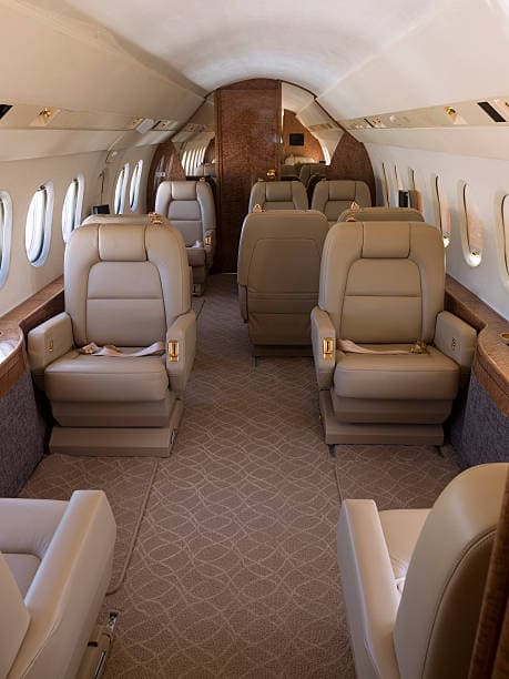 Inspecția Judiciară verifică un judecător după zborul cu avionul privat spre Mykonos, alături de politicieni și oameni de afaceri