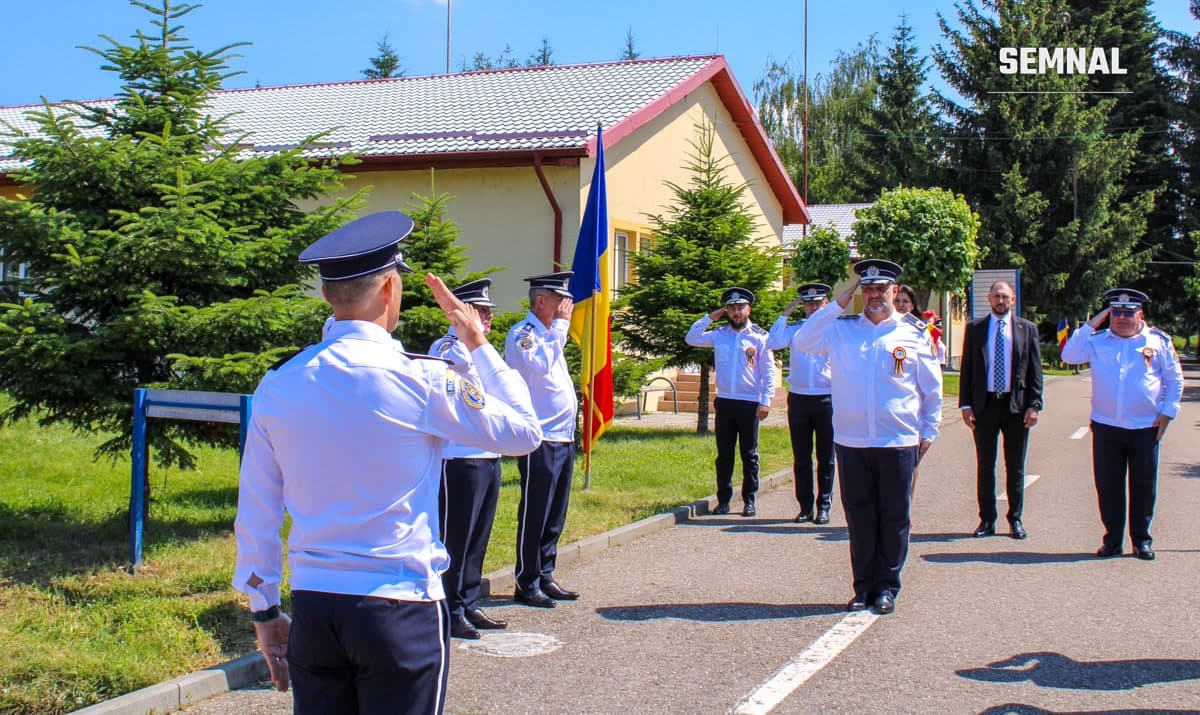 O elevă acuză un profesor de la Școala de Poliție Câmpina că i-ar fi făcut avansuri