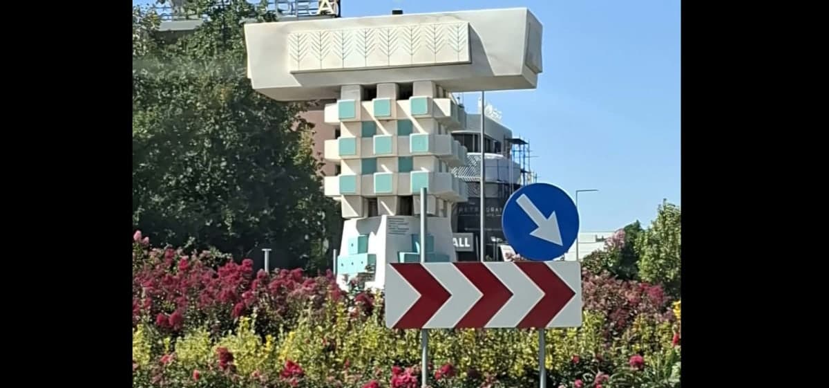 Sens giratoriu in Voluntari., la hotel Tecadra.