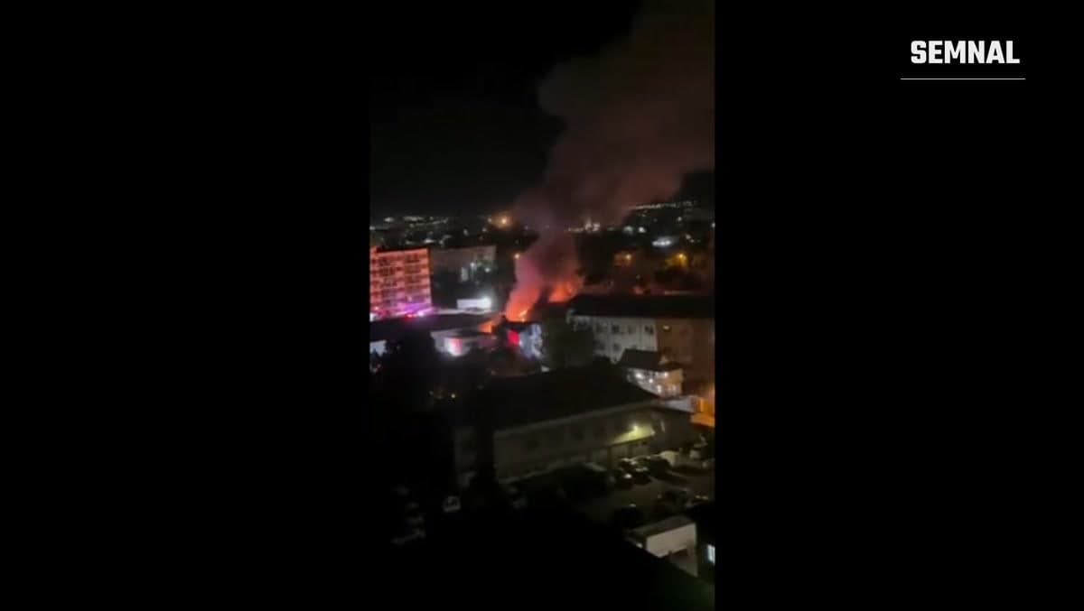 În imagine se vede incendiul de proporții din Slatina.