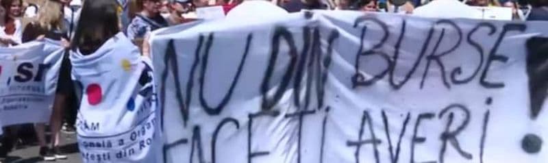 Ucraina mărește bursele, România le taie…