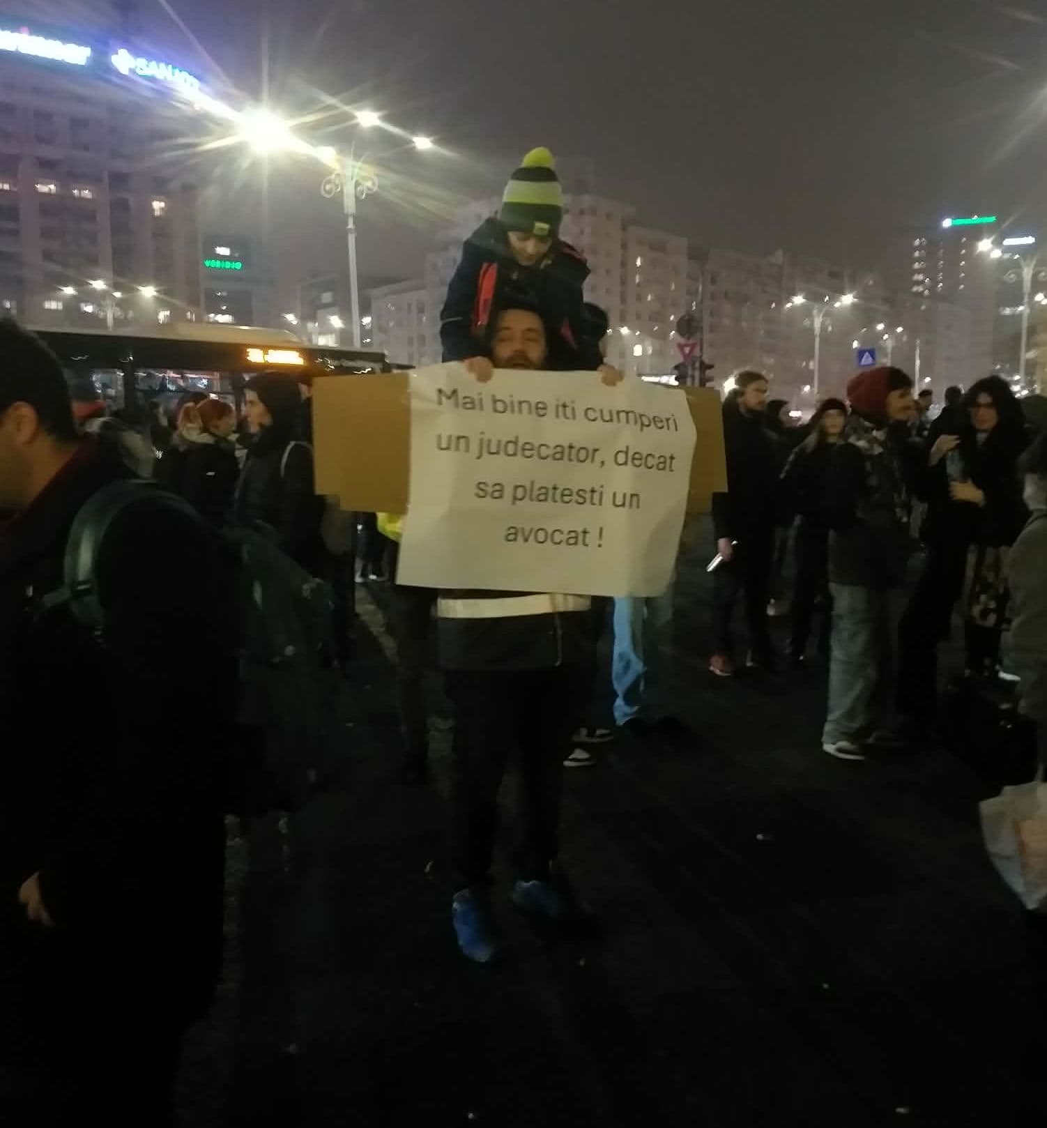 Patriotism de fațadă și manipulare în prime-time. De ce „MarșTV-urile” dezinformează?