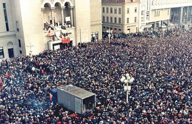 Adevărul despre Revoluția din 1989 este sufocat cu minciuni