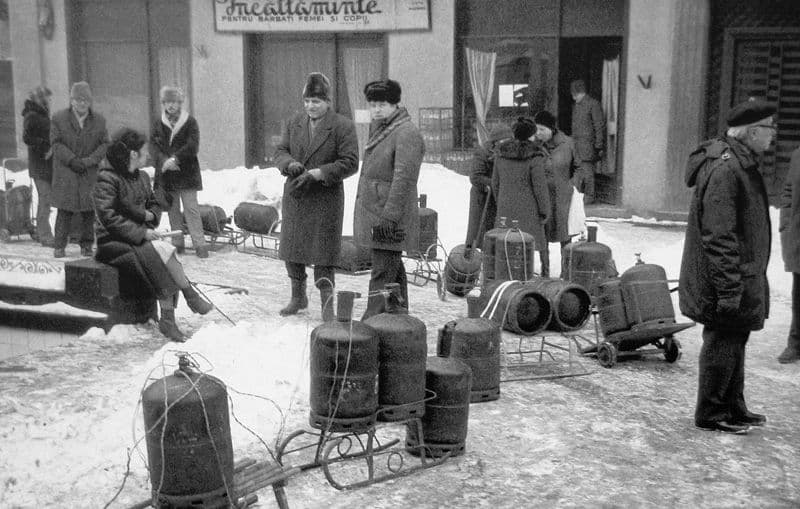 „Fericirea” de a fi copil în România comunistă