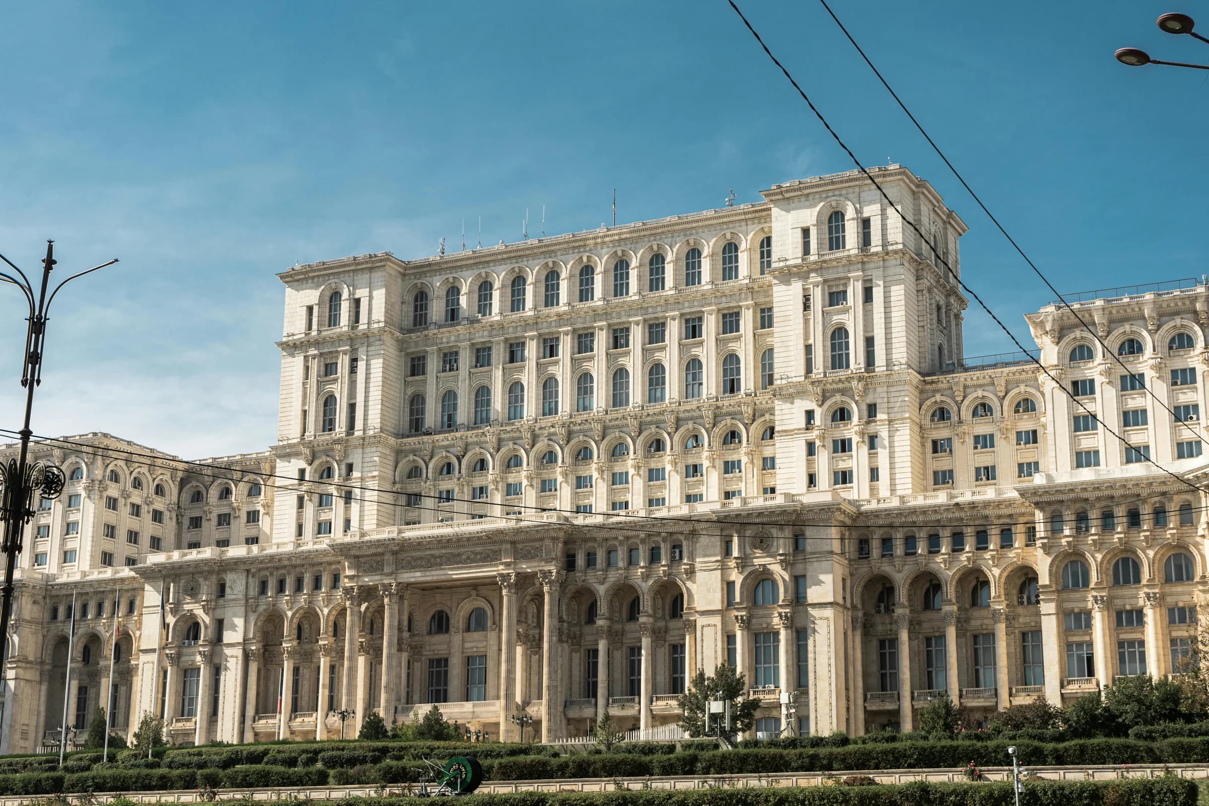 Moțiunea de cenzură împotriva Guvernului Bolojan, prezentată în Parlament