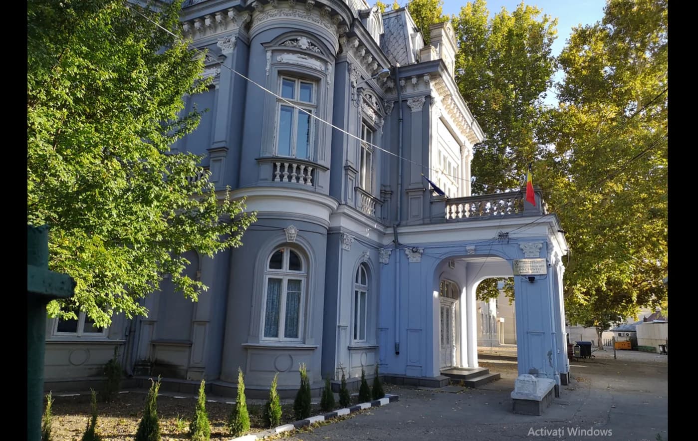 Caz șocant la Colegiul „Dinu Lipatti”: o fostă elevă acuză abuzuri sexuale