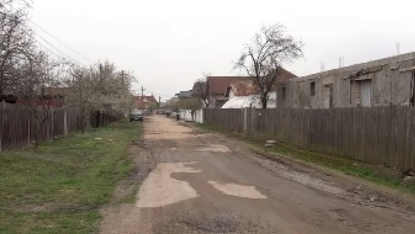 Satul din Dolj fără asfalt și gaze, disputat administrativ