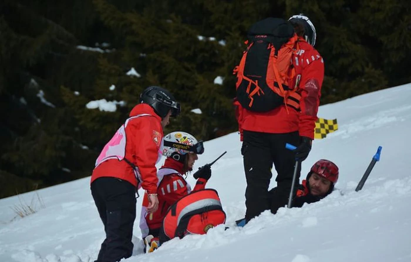 Doi turiști salvați în Piatra Craiului, pe gheață
