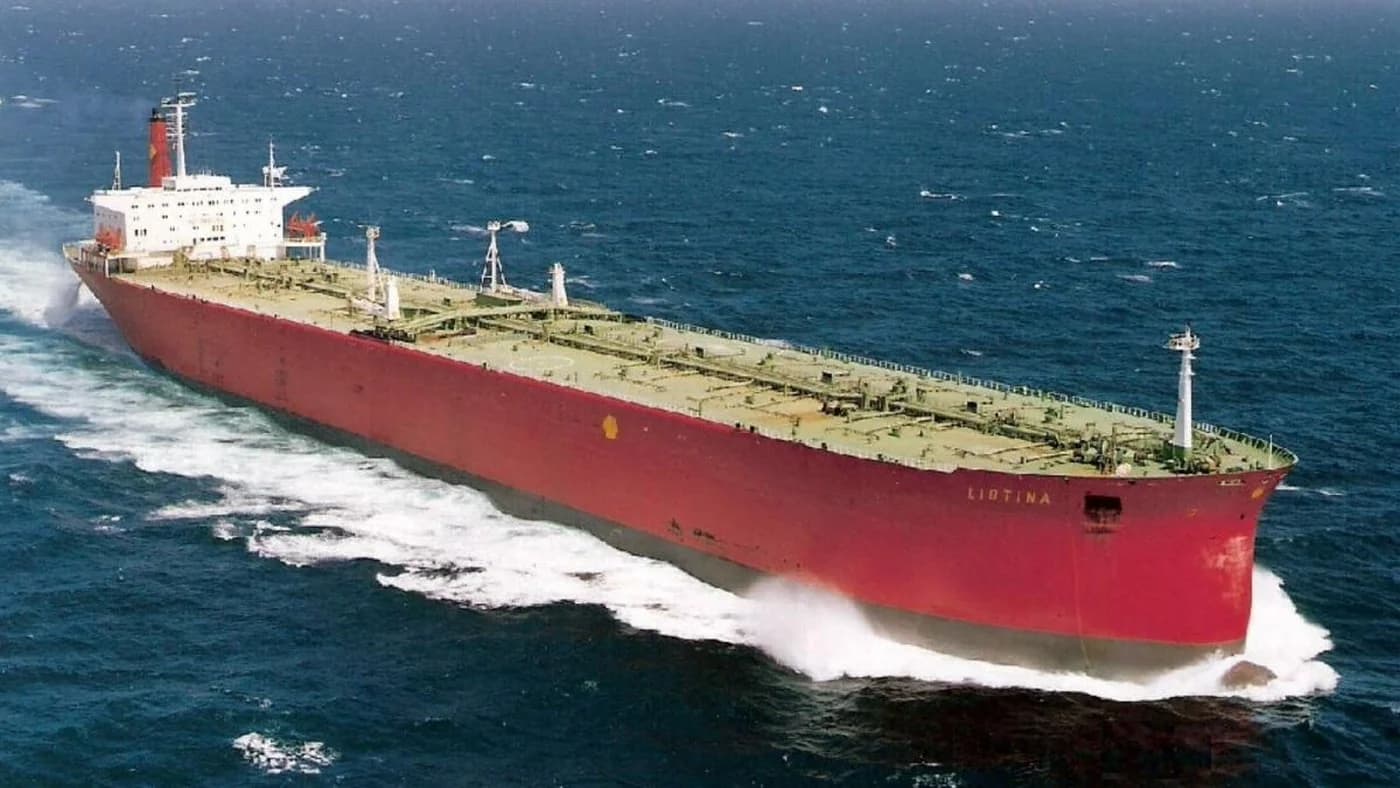 Petrolier VLCC pe mare în mișcare, similar cu Sanmar Herald