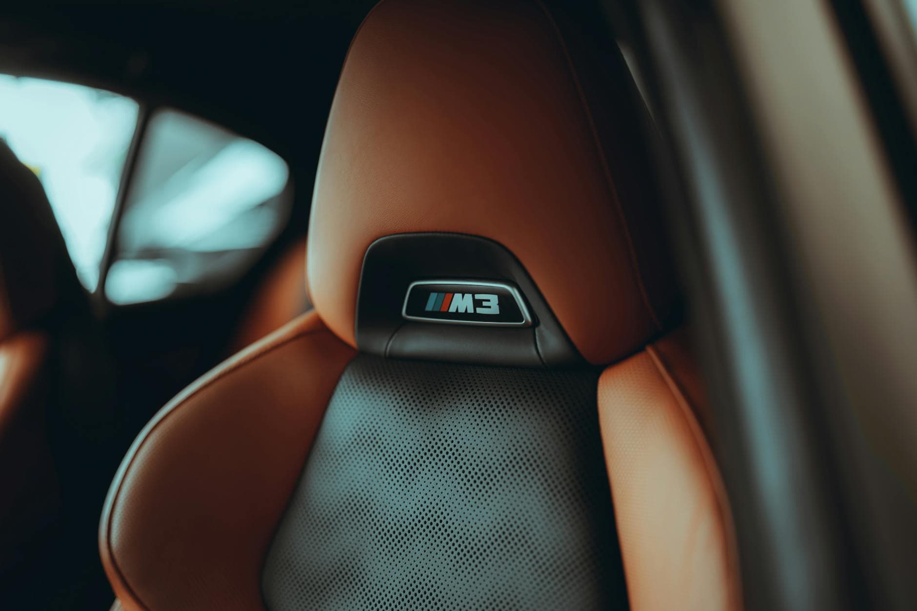 Cum alegi corect scaunul auto și accesoriile