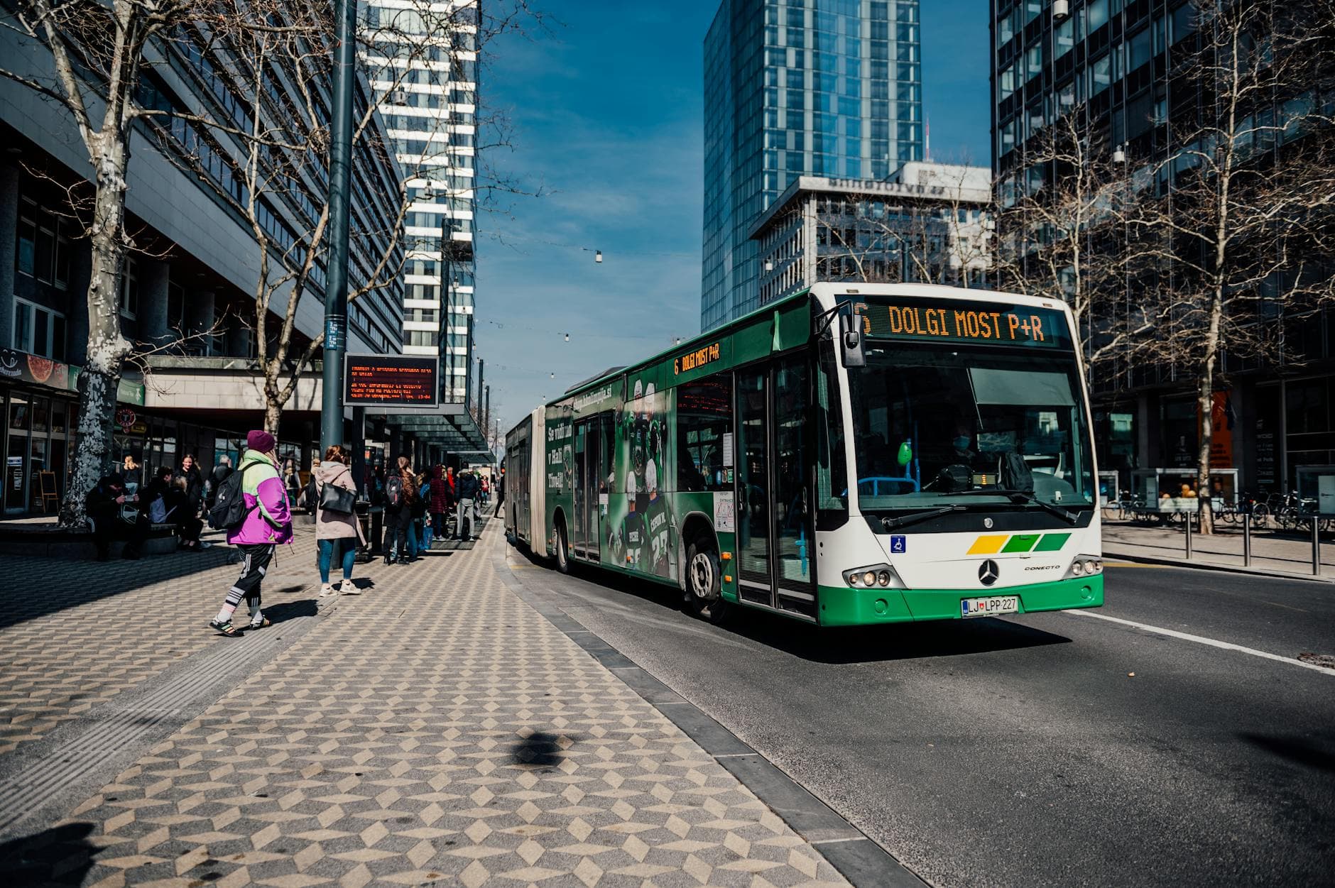 OMODA 4 Ultra redefinește mobilitatea generației Z prin estetica cibernetică și personalizare