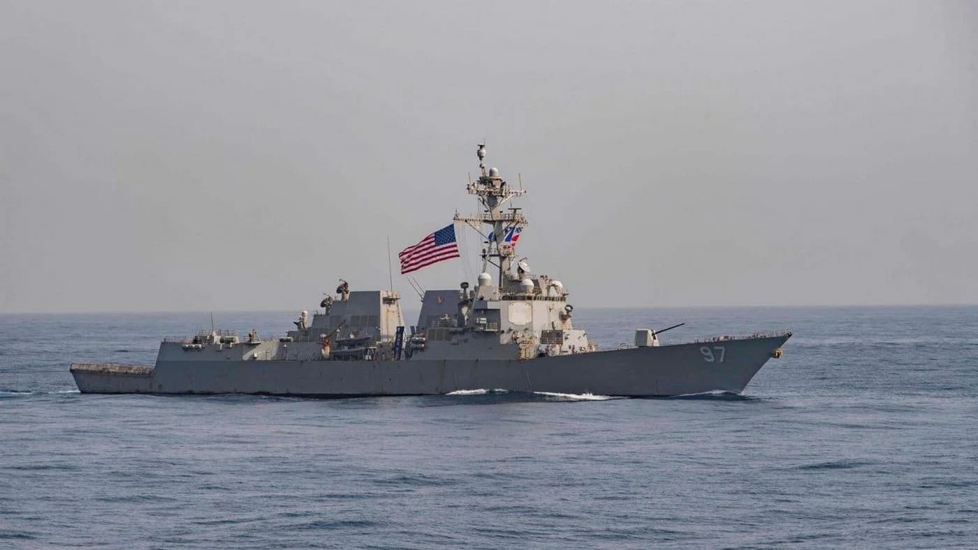 Trump ordonă Marinei SUA să distrugă navele care minează Strâmtoarea Ormuz