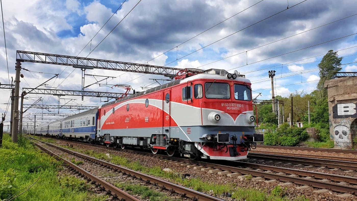 Trenuri suplimentare spre litoral de 1 mai, fără oprire la Costinești Tabără