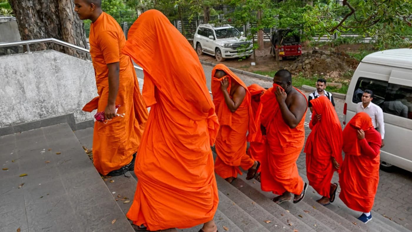 Călugări budiști arestați în Sri Lanka cu canabis