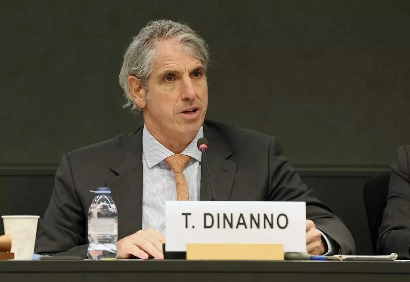 Thomas DiNanno va reprezenta SUA la summitul B9