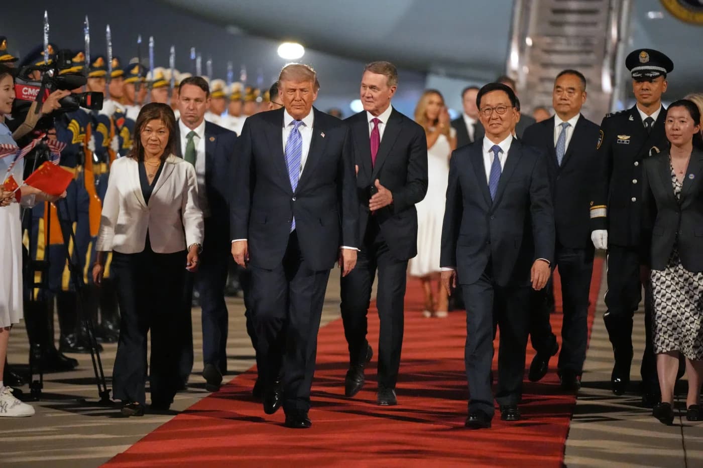 Trump a ajuns în China pentru un summit cu Xi Jinping