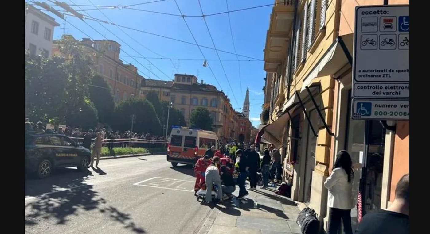 Șapte răniți după un atac cu mașina la Modena