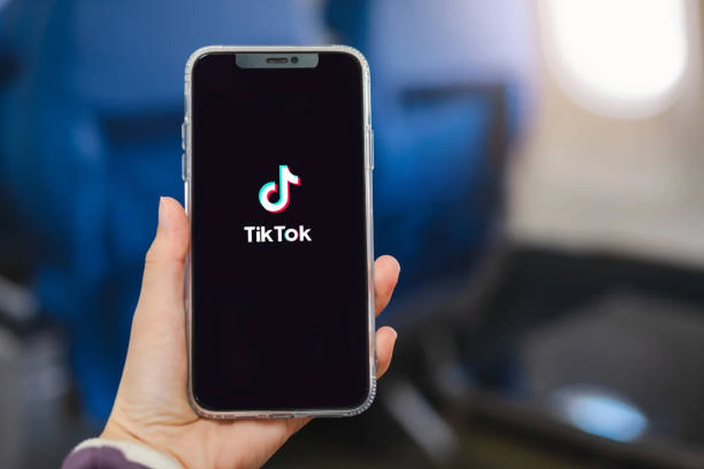 Capcana de pe TikTok și YouTube. Conținutul online creează așteptări false