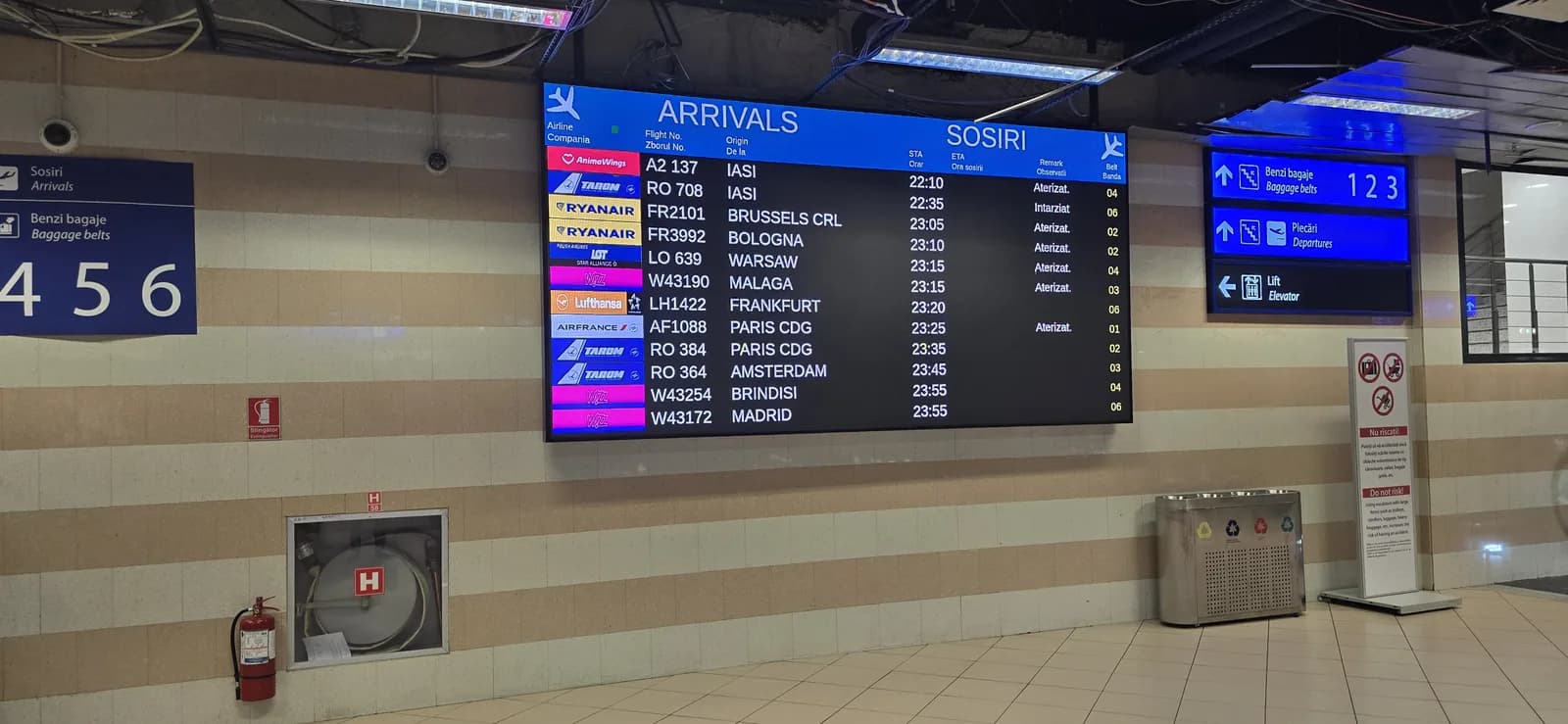 Panou de sosiri pe Aeroportul Henri Coandă București, cu zboruri întârziate și aterizate