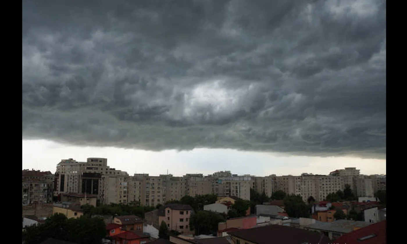 Bucureștiul și 12 județe, sub cod galben de furtuni