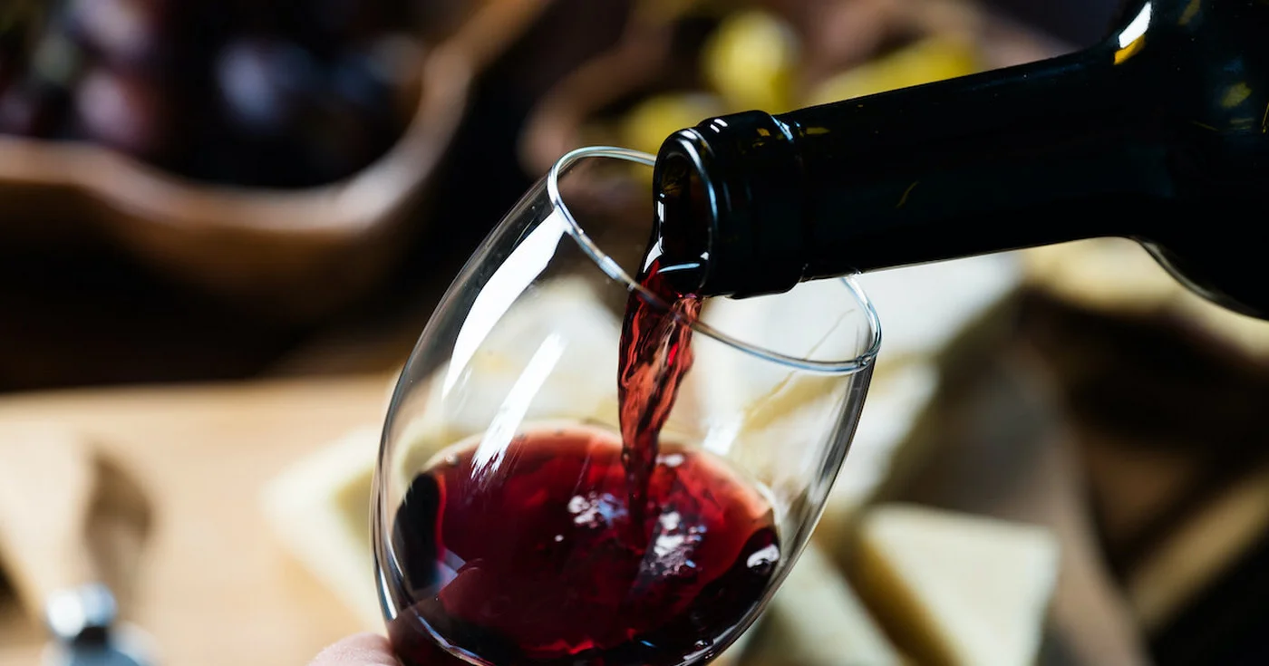 Român condamnat în Franța după furtul a 70 de sticle Château Pétrus