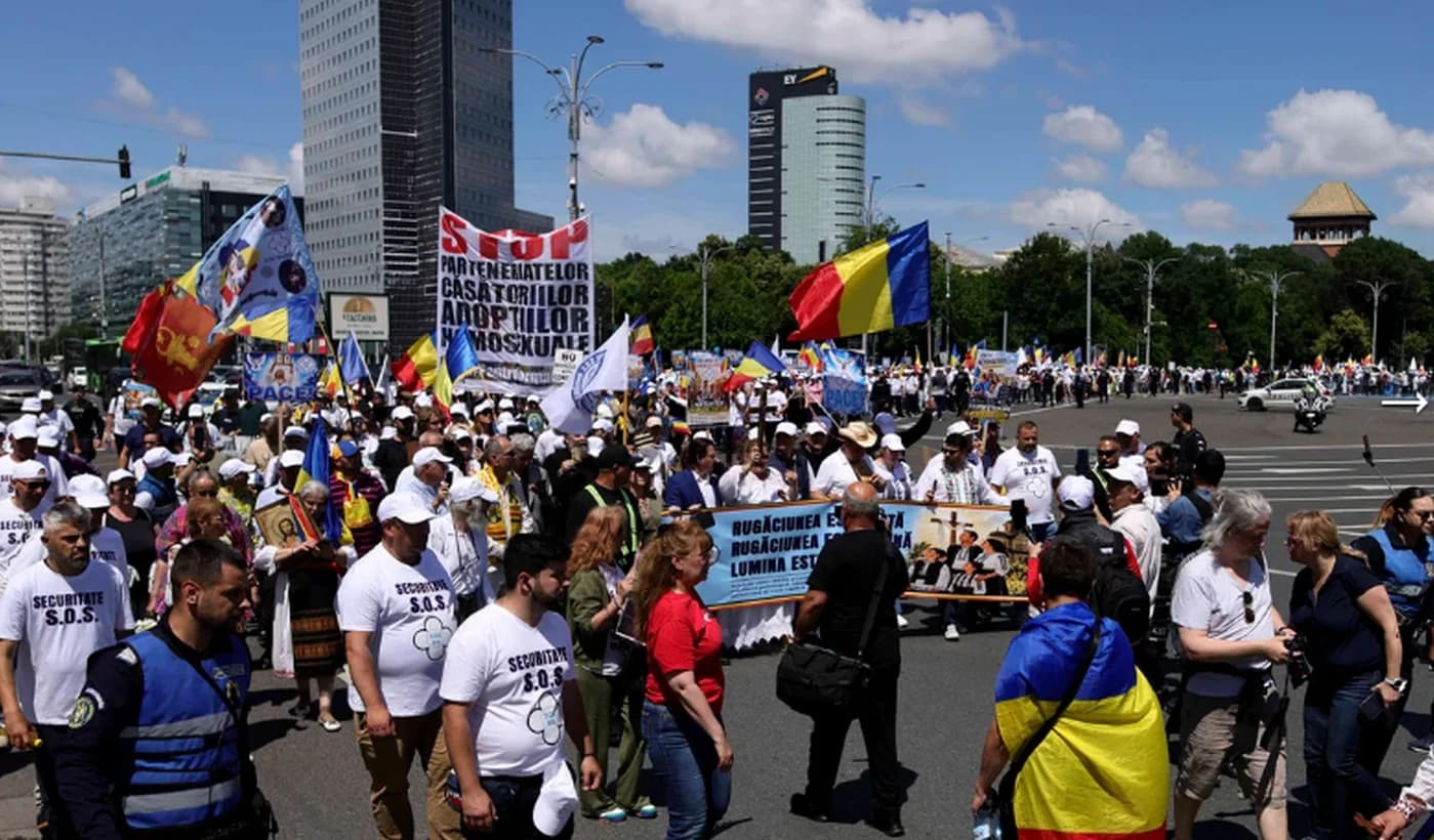 Două marșuri, aceeași zi: Șoșoacă și Bucharest Pride în Capitală