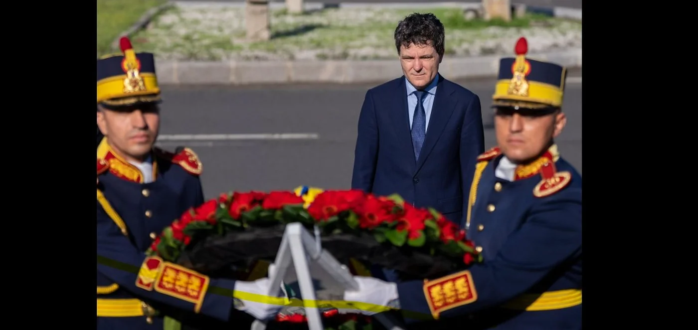 Nicușor Dan, a depus o coroană de flori la monumentul victimelor Mineriadei