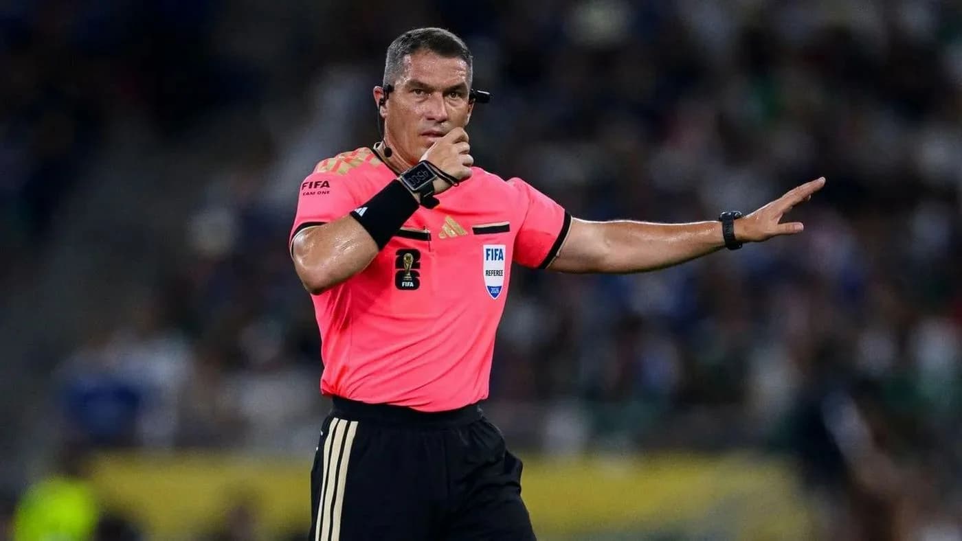 Istvan Kovacs va arbitra Argentina - Iordania la Mondial
