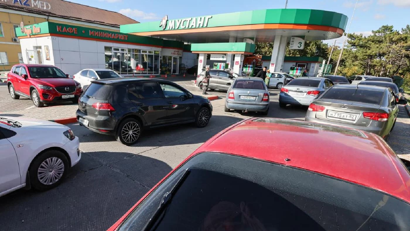 Criza carburanților din Rusia aduce toalete la benzinării