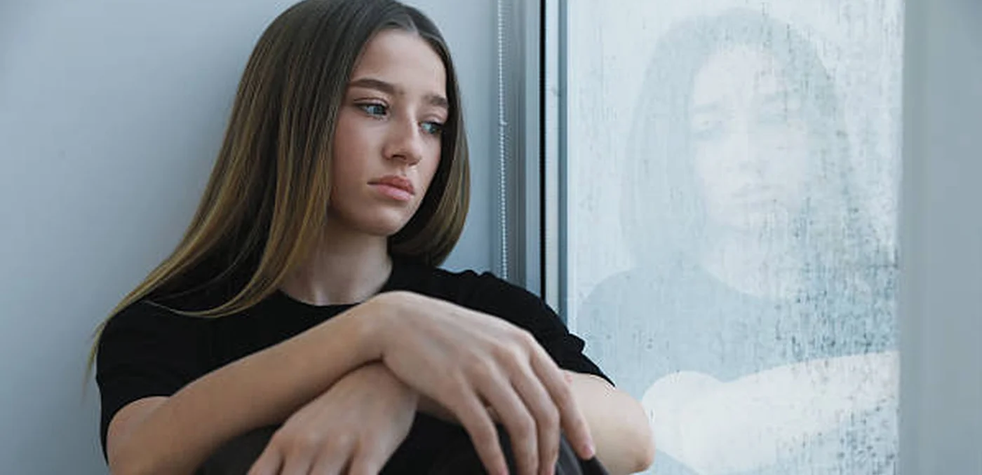 Depresia la adolescenți: cum influențează prietenii?